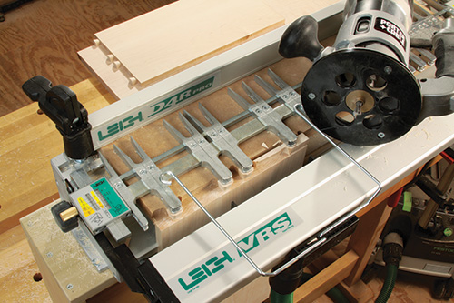 Cutting joinery with a router and dovetail jig
